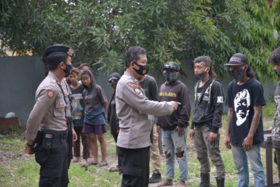  Belasan anak punk diamankan Polisi Indramayu (Foto: Yuhanes/dara.co.id)
