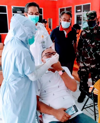 Jajaran PMI Subang menggelar rapid tes antigen (Foto: Deny Suhendar/dara.co.id)