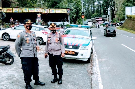 Polres Subang menggelar patroli di kawasan jalur wisata Ciater-Tangkuban Parahu (Foto: Deny Suhendar/dara.co.id)