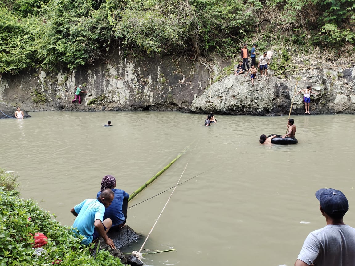 Tim SAR gabungan masih melakukan pencarian korban tenggelam di Sungai Cisokan, Sukaluyu (Foto: Purwanda/dara.co.id)

