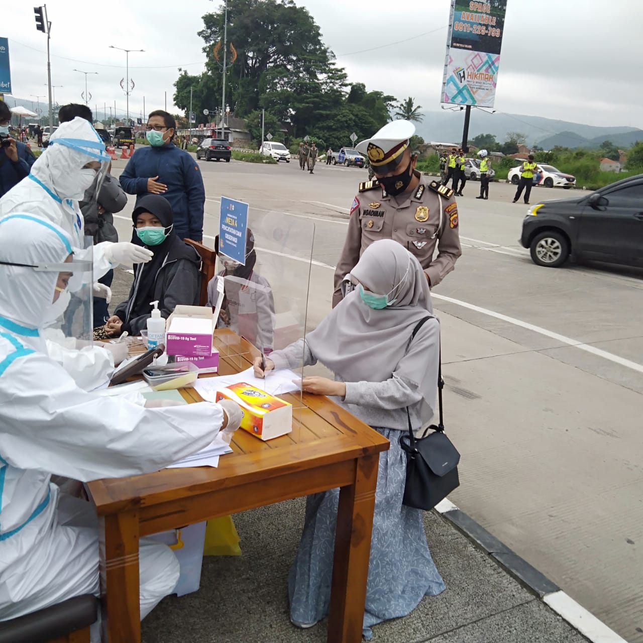 Rapidtest antigen oleh Satlantas Polresta bandung di Gerbang Tol Soroja (Foto: istimewa)