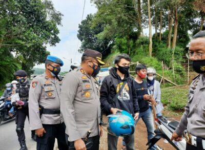 Balapan liar di tanjakan emen dibubarkan polisi (Foto: Yudi/dara.co.id)