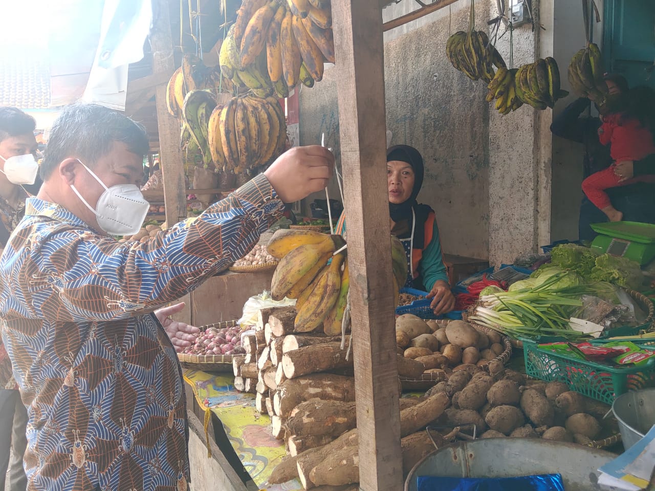 Bupati Garut, Rudy Gunawan, melakukan Sidak ke Pasar Mandalagiri (Foto: Andre/dara.co.id)