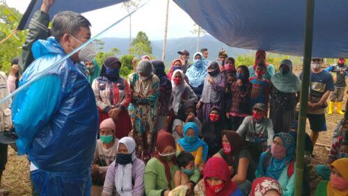 Pemerintah Kabupaten Garut  merelokasi warga yang tinggal di lokasi rawan longsor di Kampung Curug, Desa Nyalindung, Kecamatan Cisewu, Kabupaten Garut (Foto: Andre/dara.co.id)