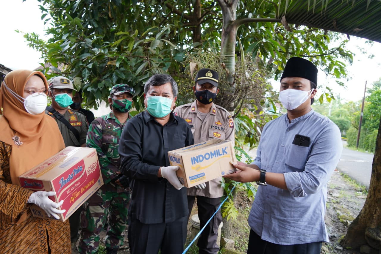 Bupati Garut, Rudy Gunawan, meninjau langsung  lokasi kluster baru di salah satu pesantren di Kecamatan Bungbulang, Kabupaten Garut, (Foto: Andre/dara.co.id)