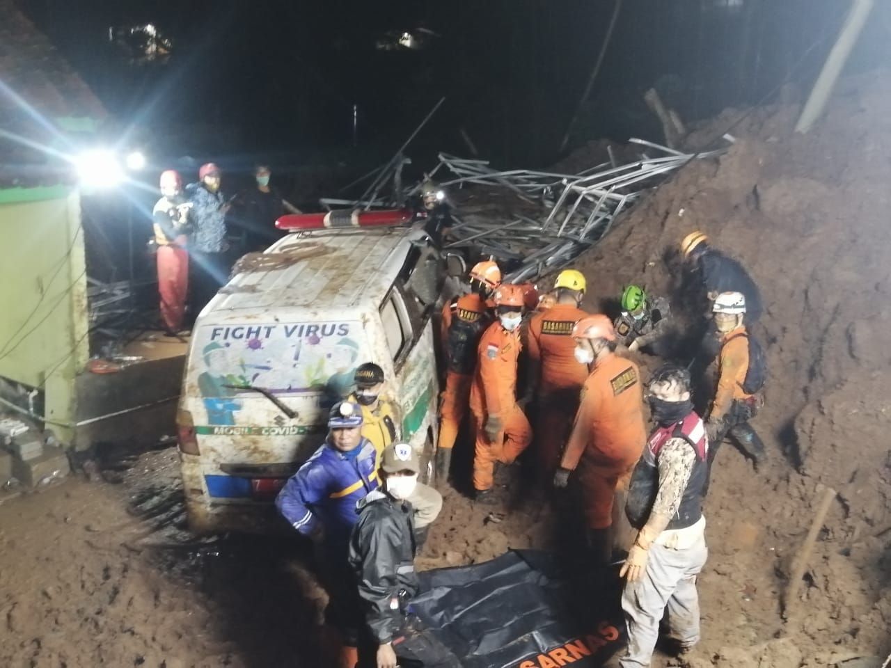 Longsor di Cimanggung Sumedang (Foto: galamedianews.com/Engkos Kosasih)