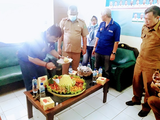 Potong tumpeng di HPN Subang (Foto: Deny Suhendar/dara.co.id)