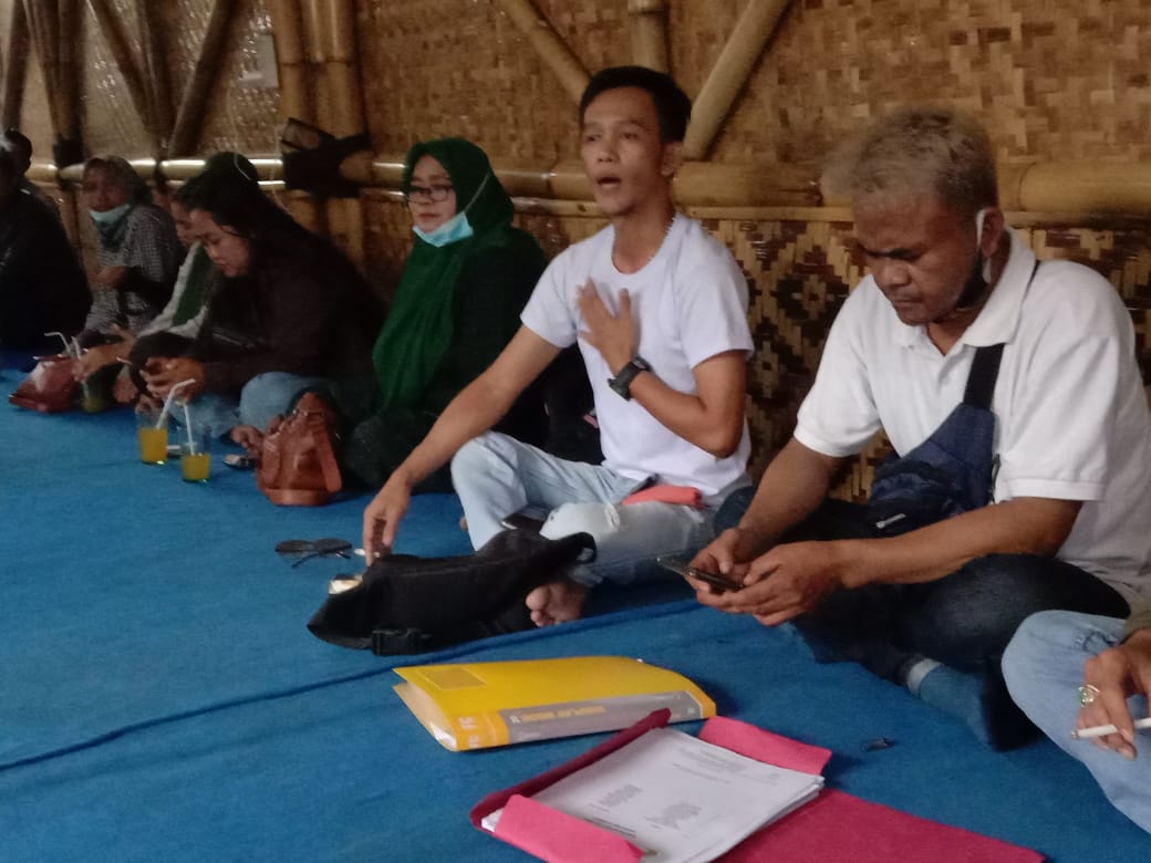 Koperasi Swara Seknas Sejahtera sedang melakukan pertemuan rutin anggota dan korlap koperasi (Foto: verawati/dara.co.id)