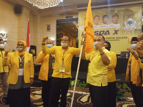 Sugih dinyatakan terpilih secara aklamasi sebagai Ketua DPD Golkar Kabupaten Bandung dalam Musda ke X (Foto: Verawati/dara.co.id)