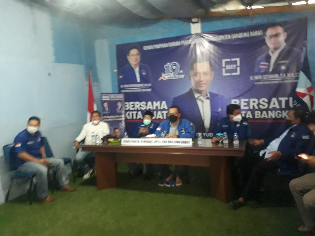 Para pengurus DPC Partai Demokrat Kabupaten Bandung Barat (Foto: Heni Suhaeni/dara.co.id)