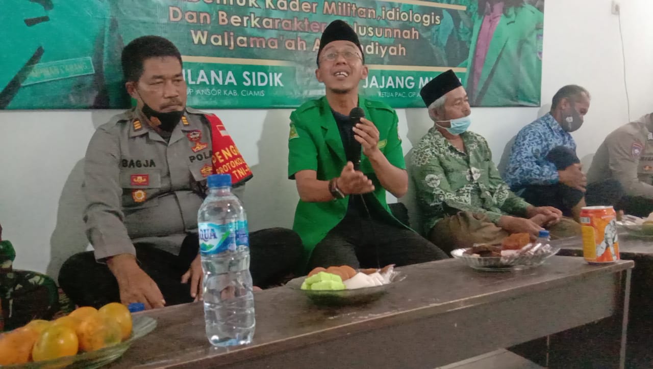 (Jas Hijau) Ketua GP Ansor Kab. Ciamis Maulana Sidik (foto : Istimewa)