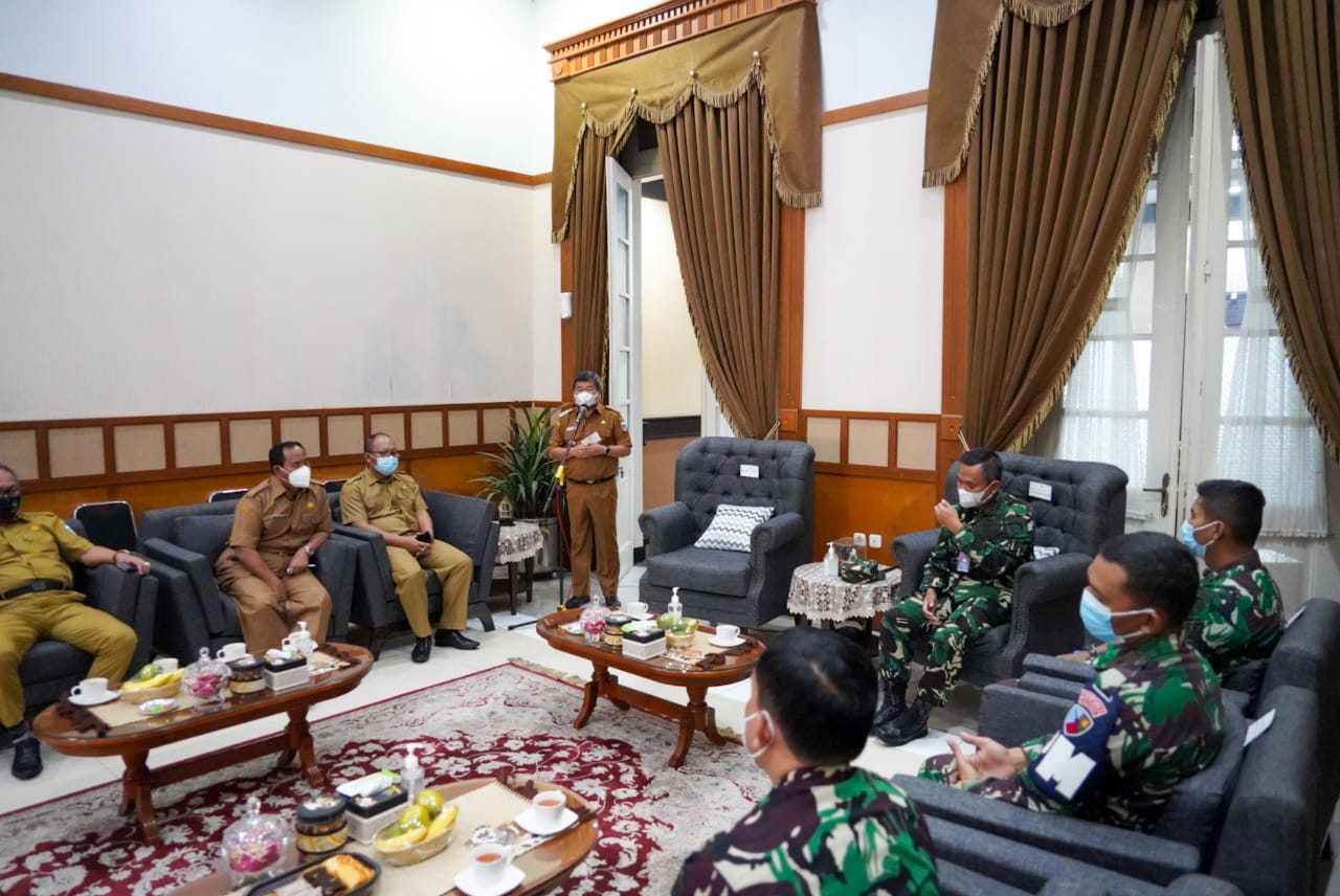 Bupati Garut, Rudy Gunawan, menerima kunjungan kerja Komandan Lanud (Pangkalan Udara) Husein Sastranegara dan tim rombongan di Gedung Pendopo, Kecamatan Garut Kota, Kabupaten Garut (Foto: Istimewa)