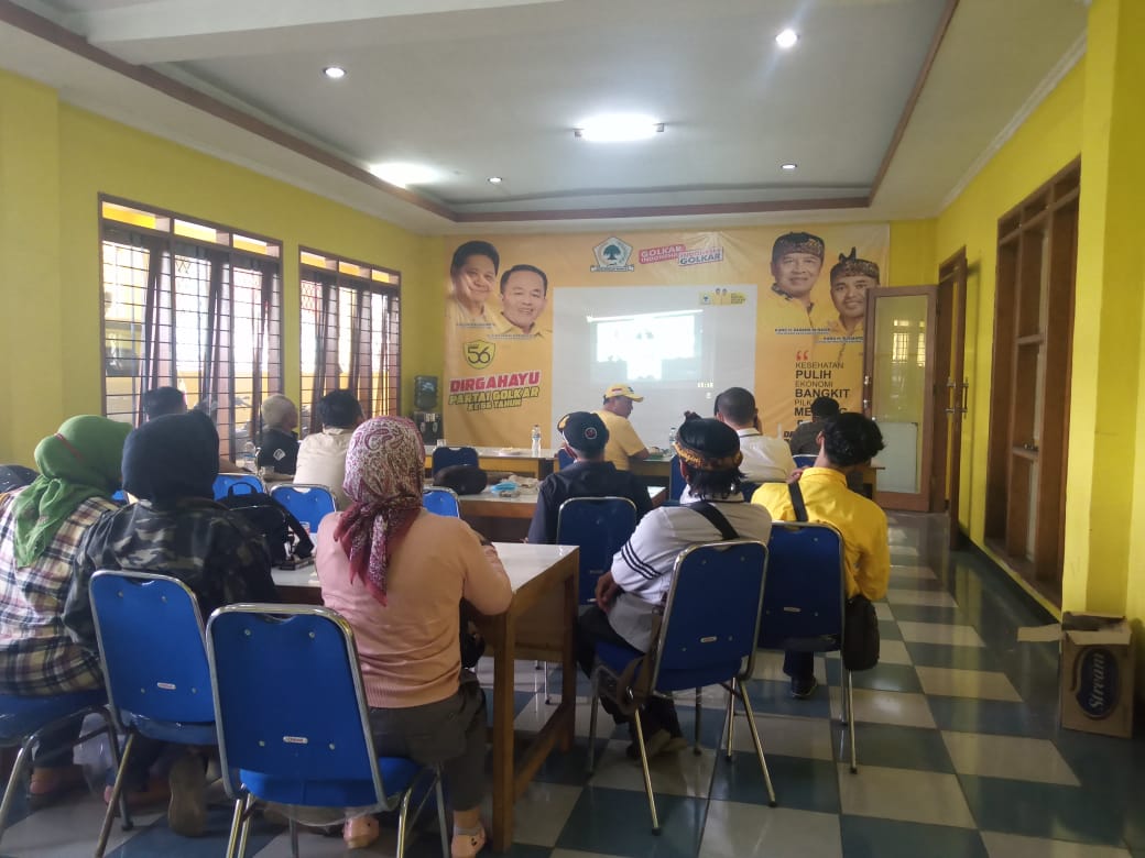 
Suasana nonton bareng (Nobar) sidang pengucapan putusan MK tersebut di Kantor DPD Golkar Kabupaten Bandung, Jalan Citaliktik , Soreang, Kamis (18/3/2021)
