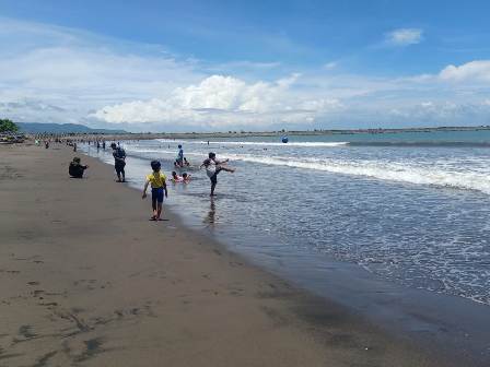 Katineung Kampung Parahu, destinasi wisata pantai di Palabuhanratu