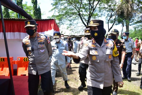 Kakorlantas Polri, Irjen Pol. Istiono tinjau penyekatan mudik lebaran diperbatasan Jabar-Jateng (foto : Istimewa)