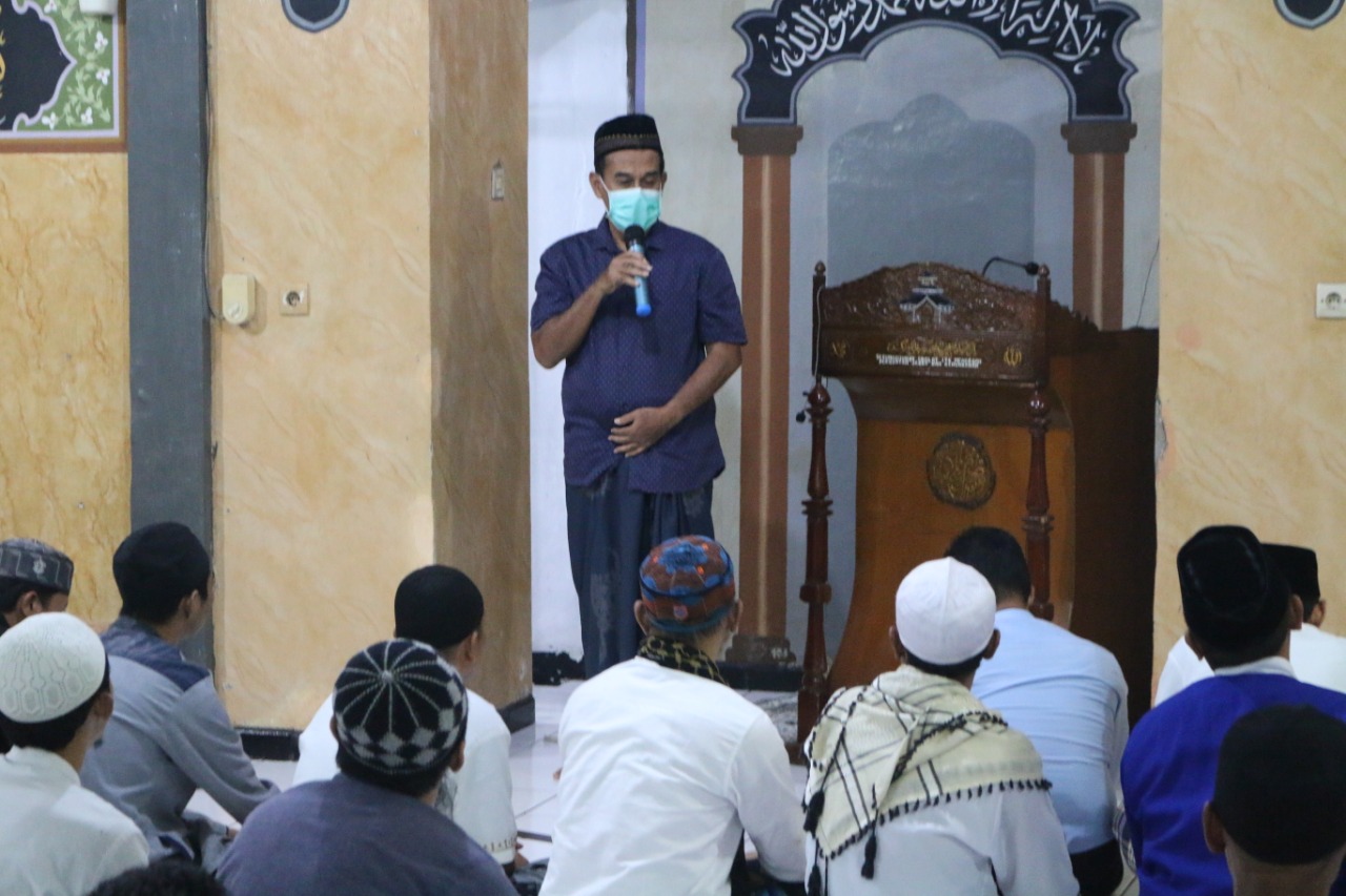 
Kepala Lapas Kelas II Banceuy, Tri Saptono Sambudji berkomitmen menjadikan Lapas sebagai tempat pertaubatan. Hal ini diwujudkan dengan diadakannya Pesantren Ramadhan untuk Warga Binaan. (Foto : istimewa)
