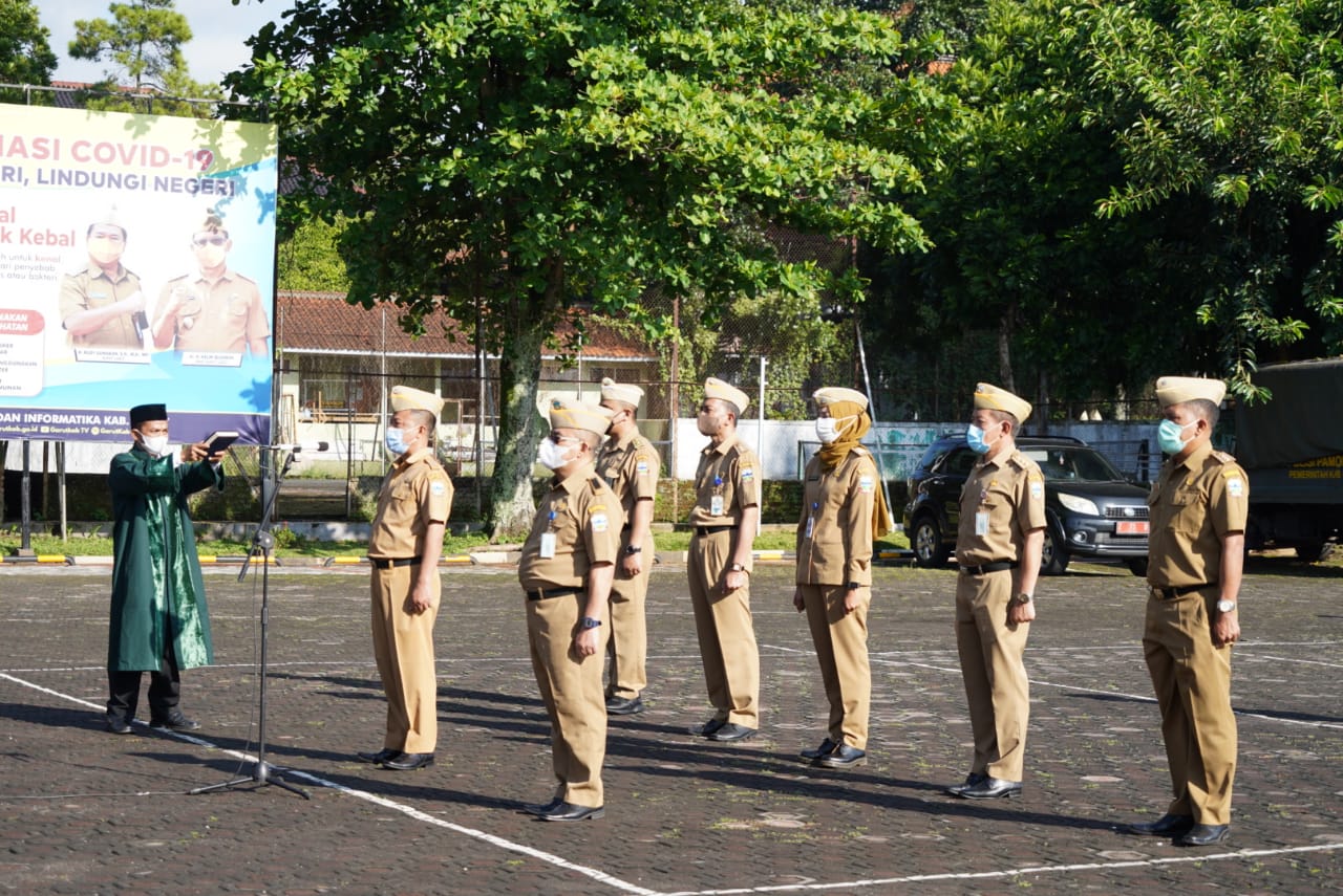 Bupati Garut, Rudy Gunawan, melantik dua Jabatan Pimpinan Tinggi Pratama dan 5 Pegawai Negeri Sipil (PNS) dalam Jabatan Administrator di Lingkungan Pemerintahan Garut (Foto: Istimewa)