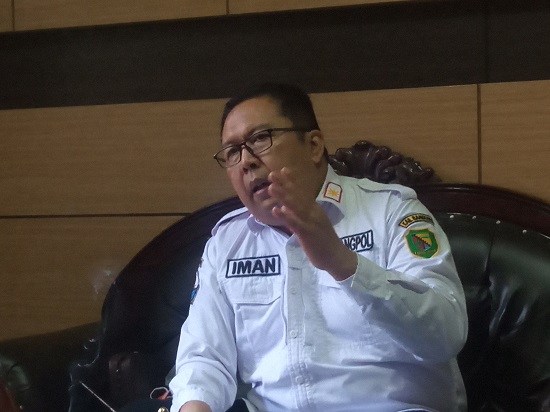 Kepala Badan Kesatuan Bangsa dan Politik (Kesbangpol) Kabupaten Bandung, Iman Irianto Sudjana