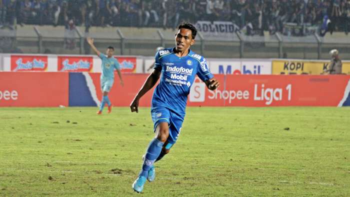 
Serangan balik Persib berhasil dimaksimalkan menjadi gol oleh Frets Butuan menit ke-90.(Foto istimewa)
