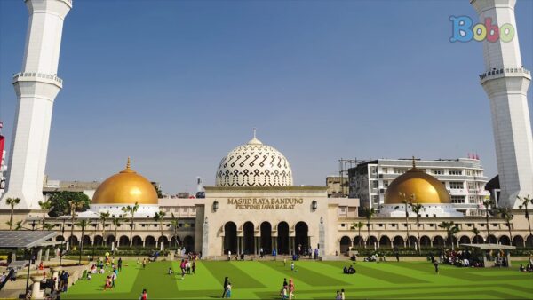 Masjid Raya Bandung (Foto: Youtube)