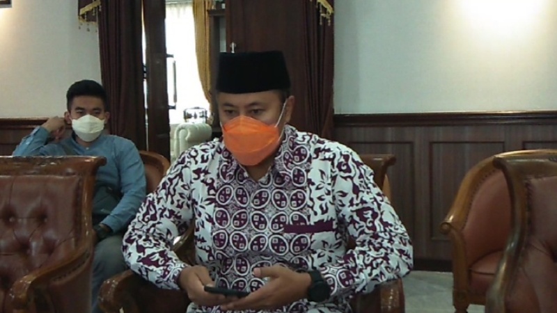 Wali Kota Sukabumi Achmad Fahmi 
