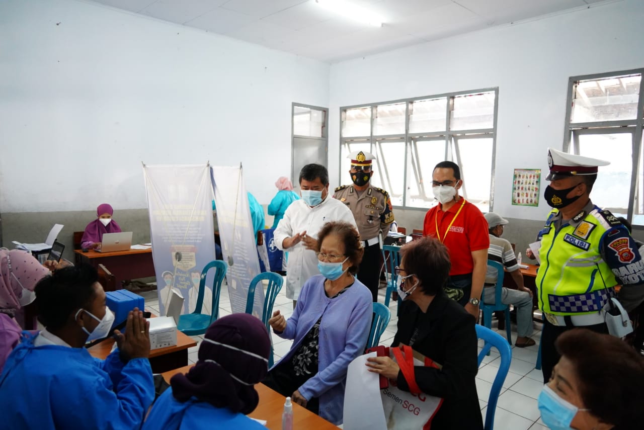 Kegiatan vaksinasi jemaah lansia tahap kedua yang dilaksanakan di Aula SDK Dharma Bakti Gereja Kristen Pasundan, Jl. Bratayudha, Kelurahan Regol, Kecamatan Garut Kota, Kabupaten Garut (Foto: Istimewa)