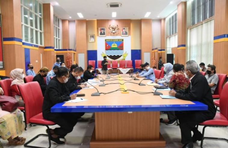 Pansus IV saat kerja dengan Wakil Ketua DPRD Jawa Barat, Achmad Ru'yat di Kantor Sekretariat Daerah Kabupaten Bandung Barat. Kamis, (20/5/21). (Foto: Ichsan/ Humas DPRD Jabar)