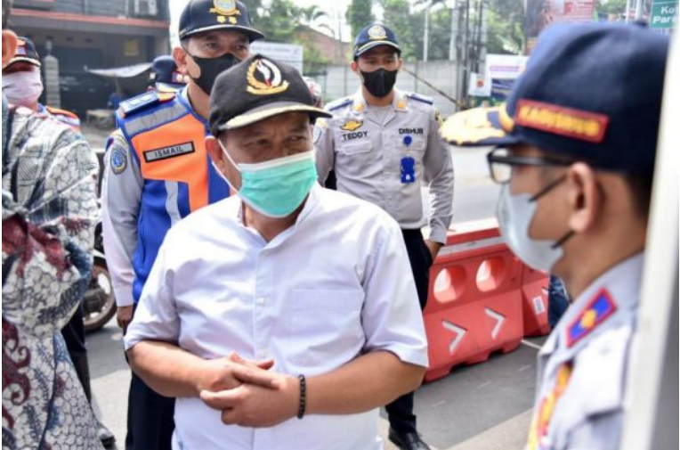 Komisi IV DPRD Provinsi Jawa Barat didampingi Dinas Pehubungan Jabar Saat Melakukan Peninjauan Lokasi Posko Random Rapid Test Arus Balik di Padalarang, Kabupaten Bandung Barat. Rabu, (19/05/2021) . Foto : (Farhat Mumtaz / Humas DPRD Jabar)