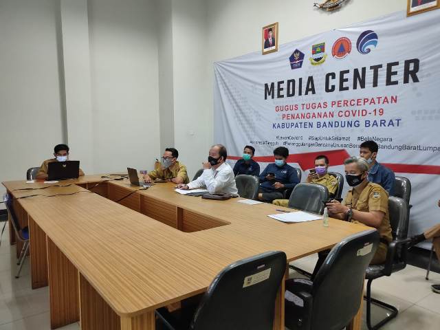 
Rapat persiapan pembuatan website Sistem Informasi Pariwisata Bandung Barat (Foto : istimewa)