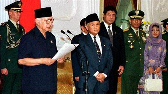 Almarhum Soeharto dan Almarhum BJ Habibie (Foto: Tribunnews.com)