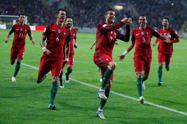 Football Soccer - Portugal v Andorra - World Cup 2018 Qualifier - Aveiro stadium, Aveiro, Portugal - 07/10/16. Portugal's Cristiano Ronaldo celebrates his goal against Andorra.  REUTERS/Rafael Marchante