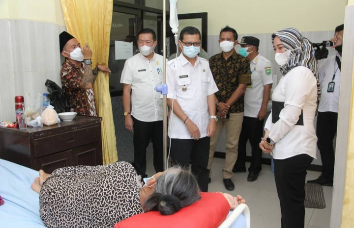 Wakil Bupati Subang, Agus Masykur Rosyadi kunjungi sejumlah rumah sakit swasta dan puskesmas (Foto: Yudi/dara.co.id)