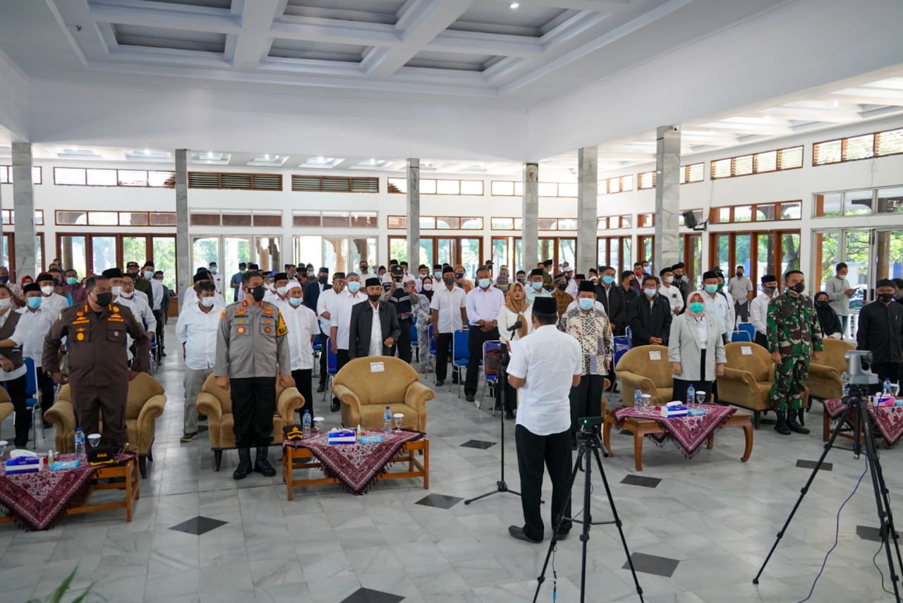 Pelaksanaan Deklarasi Pilkades Damai dan Doa Bersama pelaksanaan Pilkades serentak Tahun 2021 di Gedung Pendopo Garut, (Foto: Andre/dara.co.id)