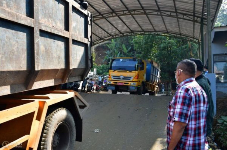 Pansus II DPRD Provinsi Jawa Barat melakukan kunjungan lapangan ke Tempat Pembuangan Akhir Sampah Sarimukti di Kabupaten Bandung Barat, Jum'at (18/6/2021). (Foto : Reza/Humas DPRD Jabar).