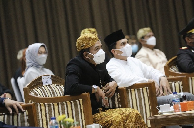 
Bupati Bandung Dadang Supriatna dan Wakil Bupati Sahrul Gunawan menghadiri  Peringatan Hari Lahir Pancasila Tingkat Kabupaten Bandung di Gedung Mohamad Toha, Soreang, Selasa (1/6/2021).(Foto :Bagian Protokol dan Komunikasi Pimpinan)
