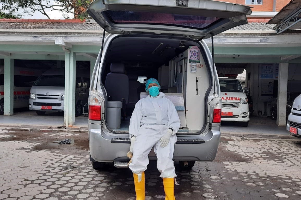 
Aan Suherman (52), salah seorang supir ambulans Rumah Sakit Al Ihsan Baleendah, Kabupaten Bandung, Jawa Barat.(verawati/dara.ci.id)
