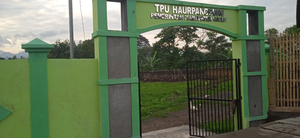 TPU Haurpanggung di Kampung Mekarjaya RW 16, Desa Haurpanggung, Kecamatan Tarogong Kidul, Kabupaten Garut yang dijadikan tempat pemakaman jenazah Covid-19 (Foto: Andre/dara.co.id)