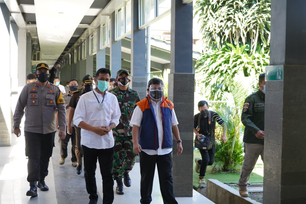 Bupati Garut, Rudy Gunawa, bersama Forkopimda Kabupaten Garut melakukan pengecekan ruang pemulasaraan di RSUD dr. Slamet Garut (Foto: Andre/dara.co.id)