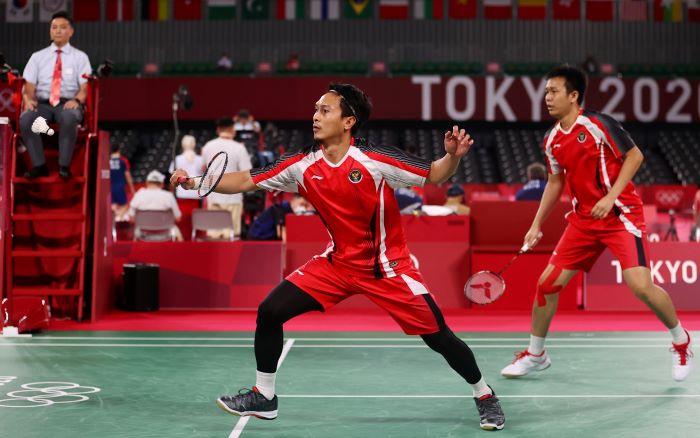 
Ahsan/Hendra memenangkan pertandingan tersebut dengan skor 21-14,16-21,21-9 melalui drama tiga set. Pertandingan itu dilangsungkan di Musashino Forest Plaza, Tokyo, pada Kamis, (29/7/2021) pukul 09.25 WIB.(Foto : Reuters)