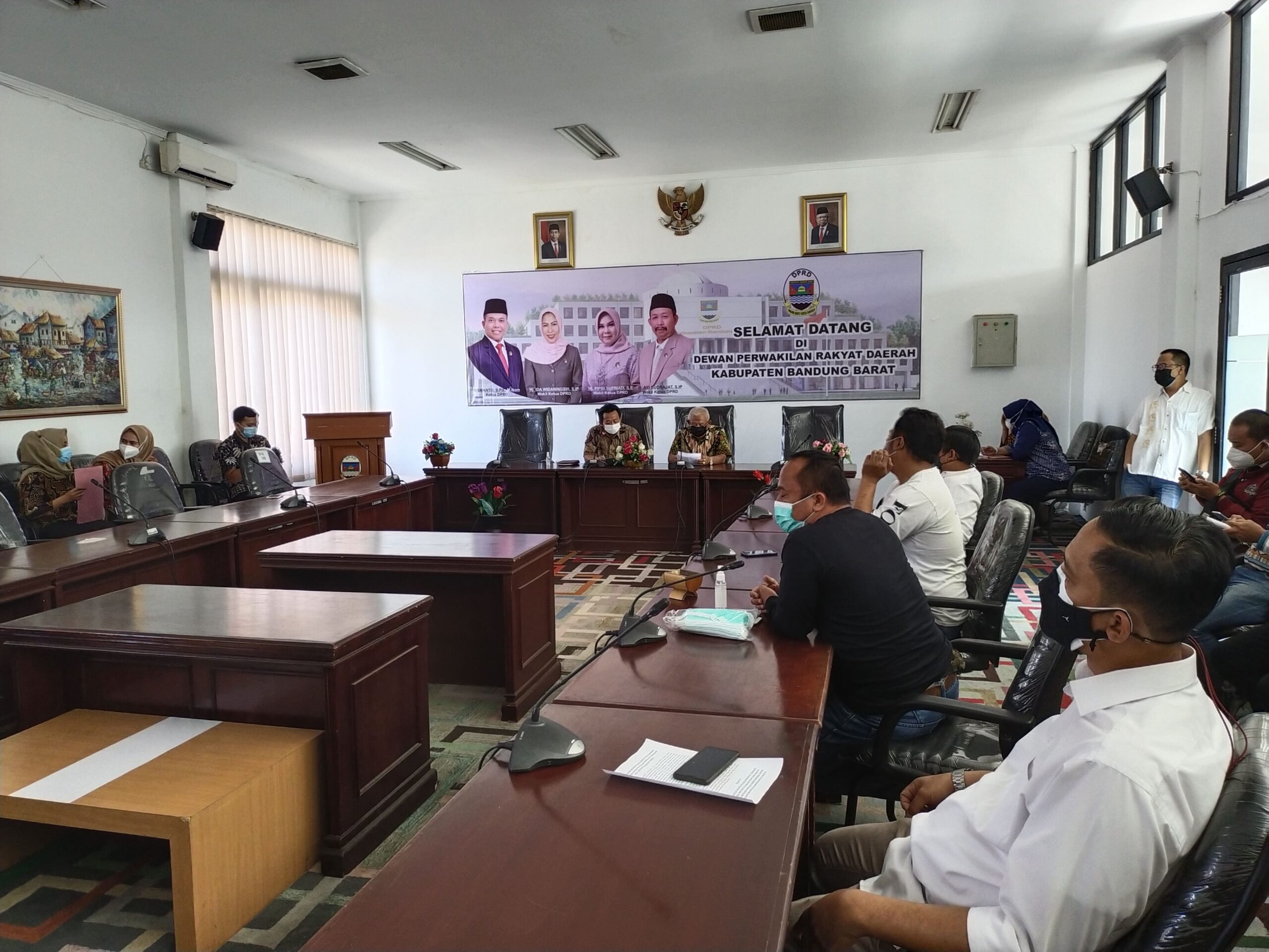 Forbat, saat diterima Dewan KBB yang mempertanyakan Hak Interpelasi (Foto: Istimewa)