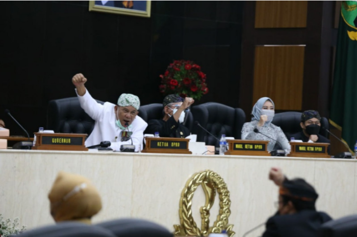 Ketua DPRD Jabar, Taufik Hidayat saat Sidang Paripurna Peringatan HUT ke-76 Jabar, di Ruang Paripurna DPRD Jabar Kota Bandung, Kamis (19/8/2021). (ANTARA/HO-Humas Pemprov Jabar