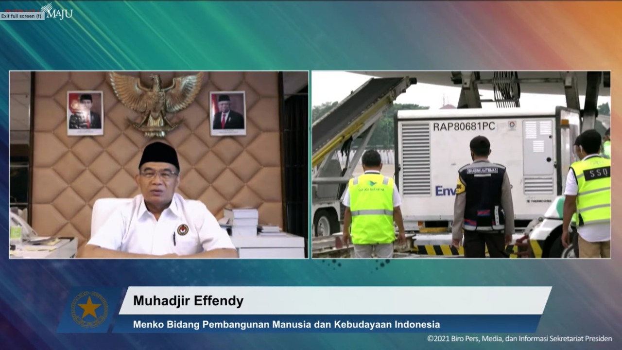 Menko PMK Muhadjir Effendy memberi keterangan pers pada kedatangan vaksin COVID-19, Senin (30/08/2021) siang. (Sumber: Tangkapan Layar YouTube Sekretariat Presiden)

