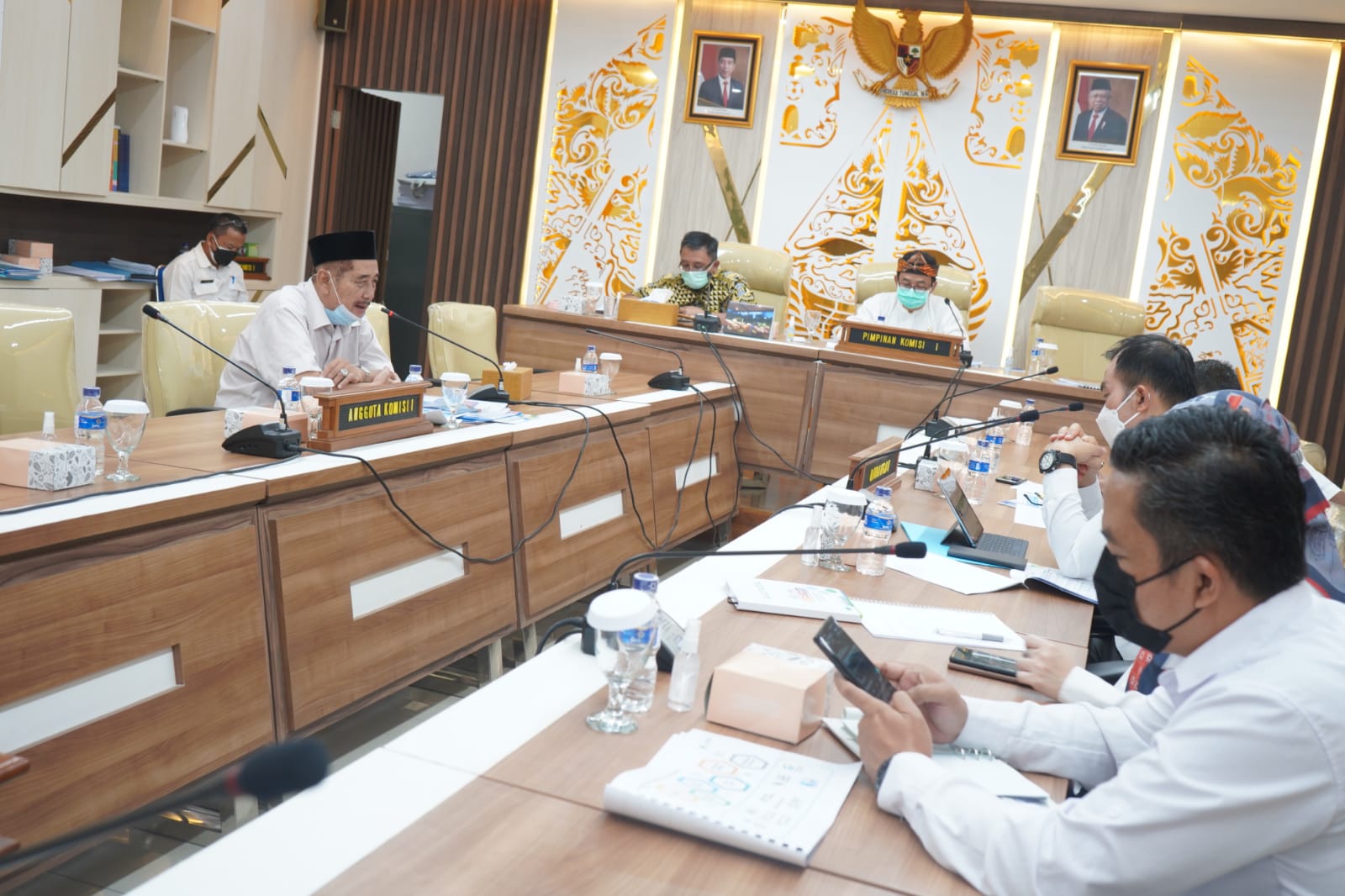 Komisi I DPRD Jabar gelar rapat kerja bersama mitra kerja membahas RKUA-PPAS Tahun 2022 di ruang rapat Komisi I DPRD Jabar (Foto: Medikom/Ist)