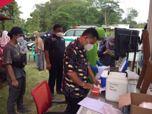 Suasana program vaksinasi Jabar Reksa Desa, di Agrowisata Langensari kota Banjar. (foto: istimewa)

