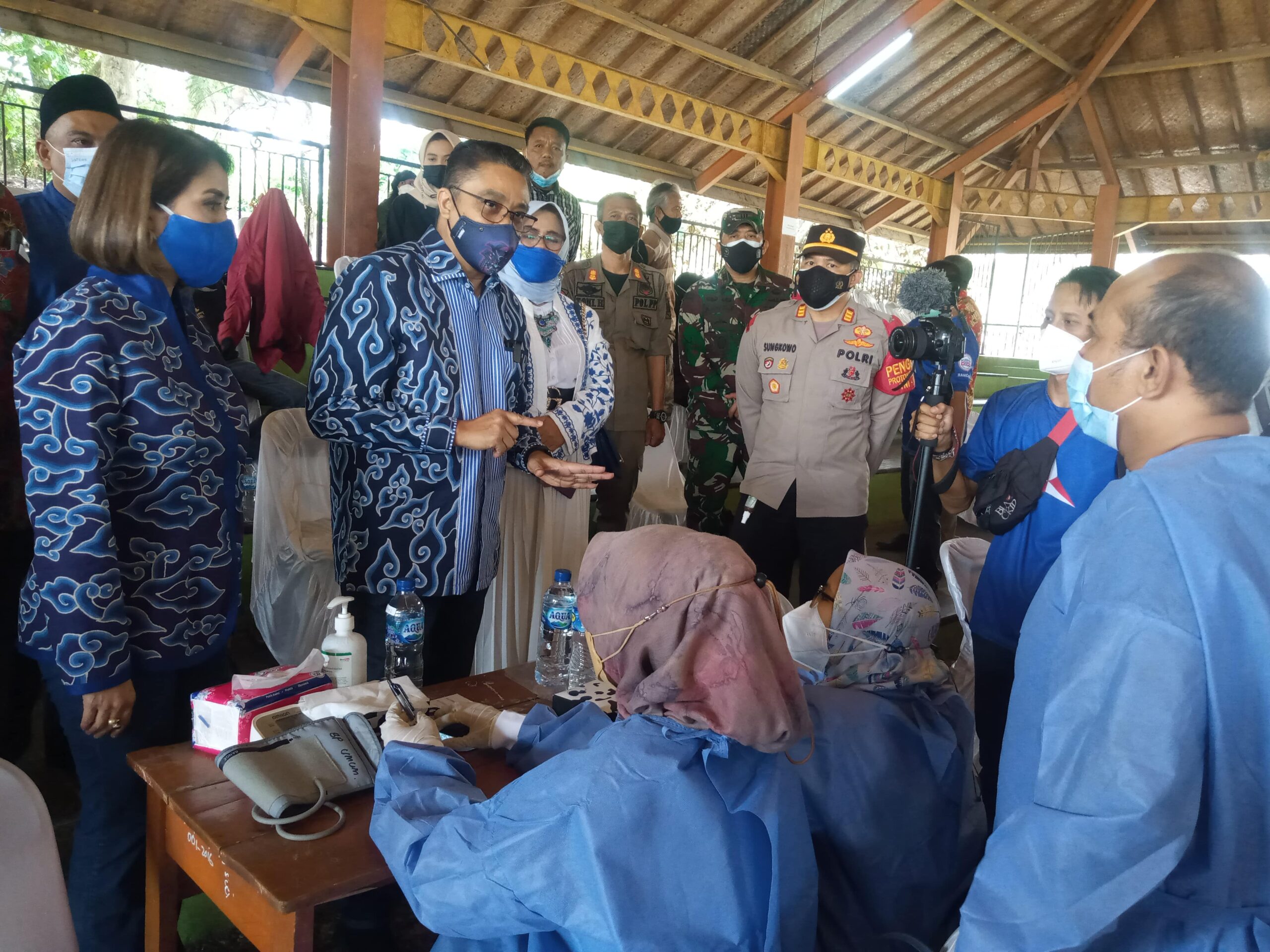 Dede Yusuf pantau vaksinasi massal di Kabupaten Bandung (Foto: Verawati/dara.co.id)