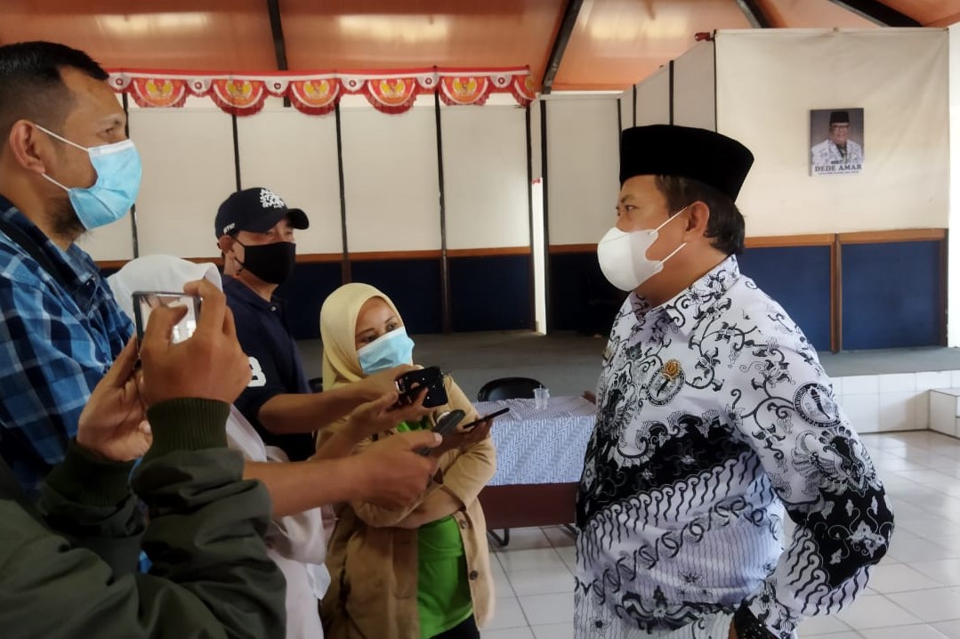 Ketua PGRI Kabupaten Bandung, Adang Syafaat 