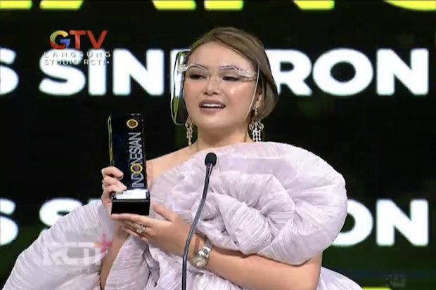 Amanda Manopo Sabet Dua Penghargaan Ajang Indonesia Televisi Award ITA yang disirakan RCTI+ dan GTV, Senin (27/9/2021). (Foto: Tangkapan layar GTV)
