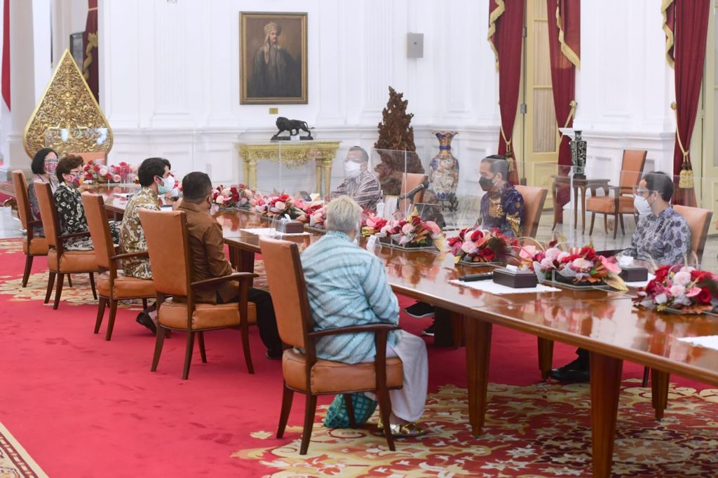 Presiden Joko Widodo menerima Komite Festival Film Indonesia, Senin (06/09/2021), di Istana Merdeka, Jakarta. (Foto: BPMI Setpres/Muchlis Jr)

