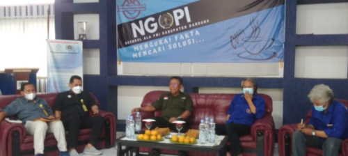 Ngopi: Ngobrol ala PWI anatar PWI Kabupaten Bandung dengan Kepala BPN (Foto: denkur/dara.co.id)