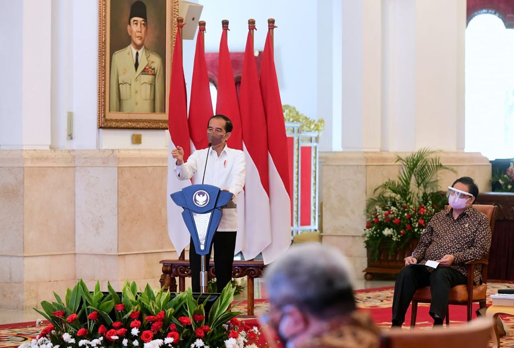 Presiden Joko Widodo menerima perwakilan para ketua asosiasi di bidang ekonomi dan bisnis, Rabu (08/09/2021), di Istana Negara. (Foto: BPMI Setpres/Kris)
